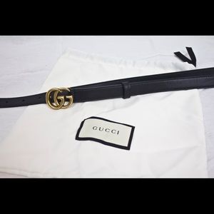 Gucci skinny black leather belt with double G logo